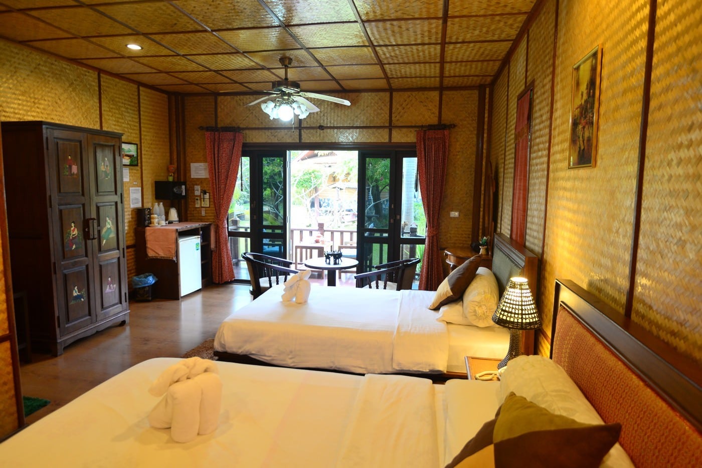 Whistling Duck Room - 1 Kingsize bed + 1 single bed, garden view